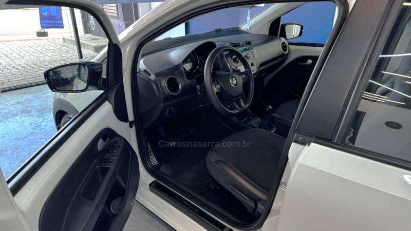 VOLKSWAGEN - UP - 2019/2020 - Branca - R$ 70.900,00