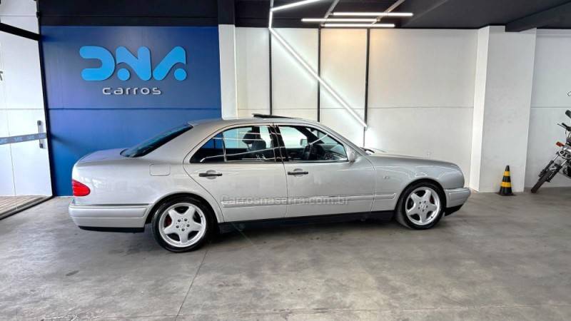 MERCEDES-BENZ - E 320 - 1998/1998 - Prata - R$ 55.900,00