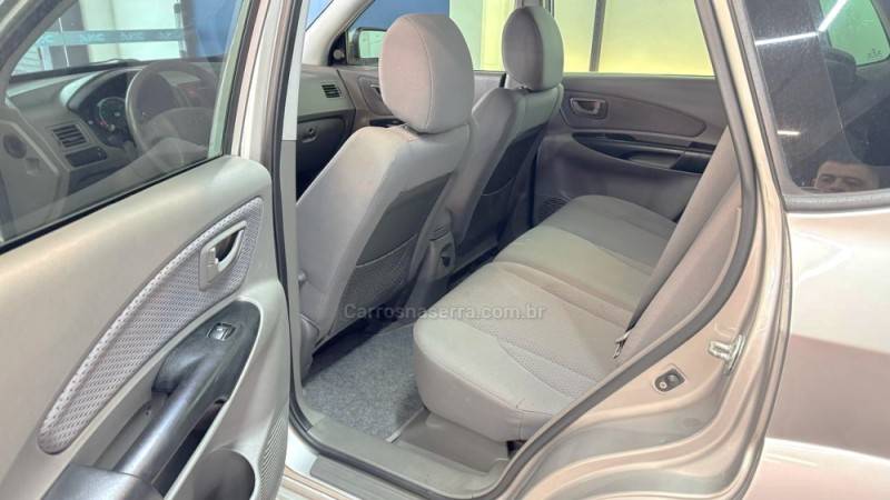 HYUNDAI - TUCSON - 2009/2010 - Prata - R$ 45.900,00