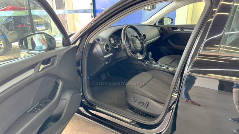 AUDI - A3 - 2014/2014 - Preta - R$ 95.900,00