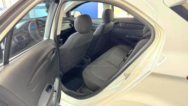 CHEVROLET - ONIX - 2013/2014 - Branca - R$ 51.900,00