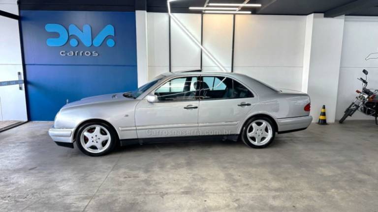 MERCEDES-BENZ - E 320 - 1998/1998 - Prata - R$ 55.900,00