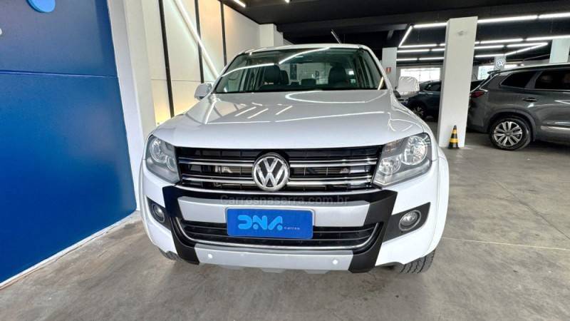 VOLKSWAGEN - AMAROK - 2014/2015 - Branca - R$ 108.900,00
