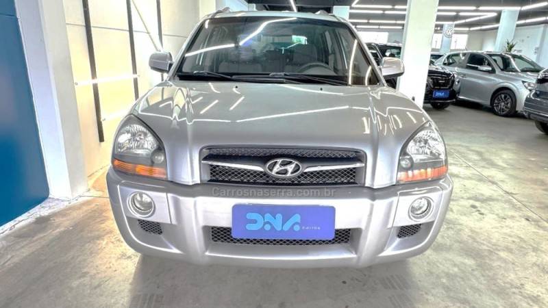 HYUNDAI - TUCSON - 2009/2010 - Prata - R$ 45.900,00