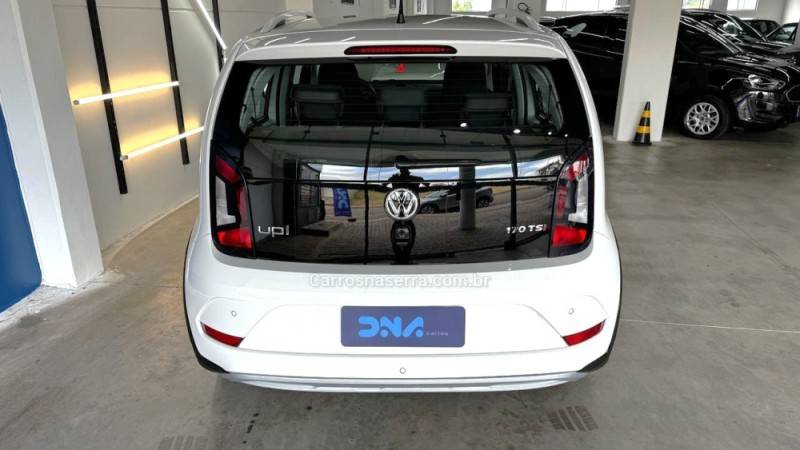 VOLKSWAGEN - UP - 2019/2020 - Branca - R$ 70.900,00