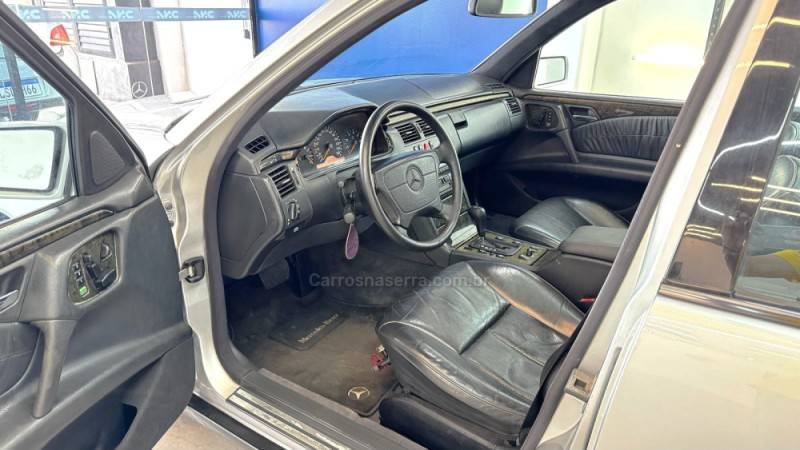 MERCEDES-BENZ - E 320 - 1998/1998 - Prata - R$ 55.900,00