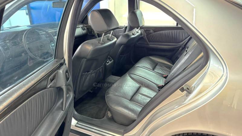MERCEDES-BENZ - E 320 - 1998/1998 - Prata - R$ 55.900,00